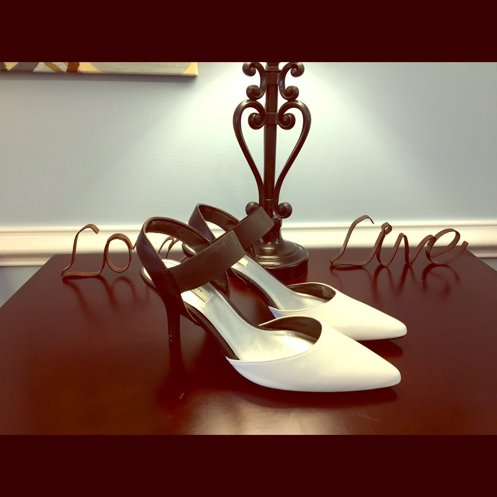 Like new Vera Wang heels size 7.5 so classy! 👠